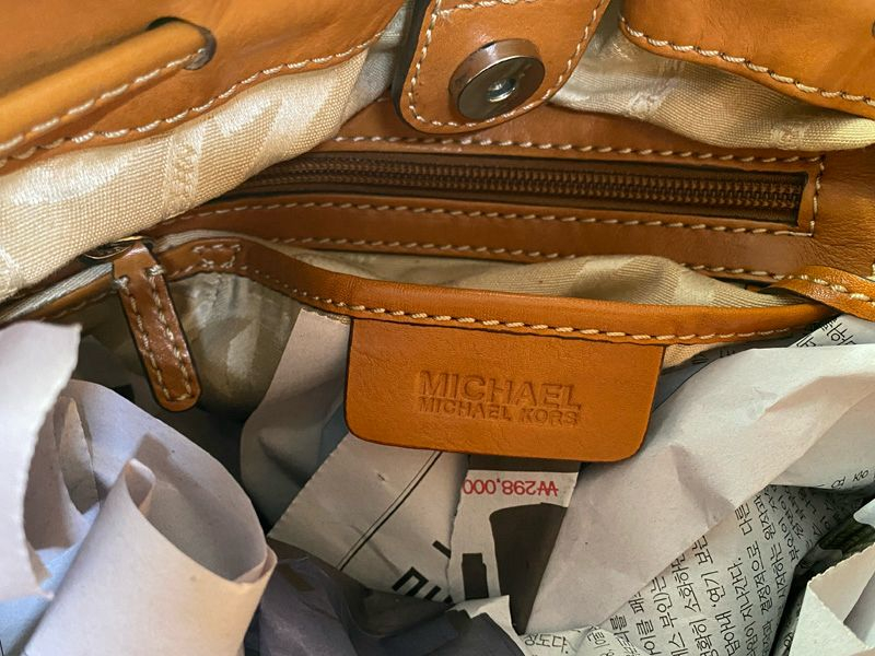 가죽 숄더백 마이클코어스--5