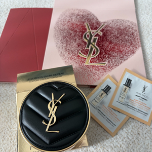 입생로랑 앙크르드뽀 쿠션 새것 정품