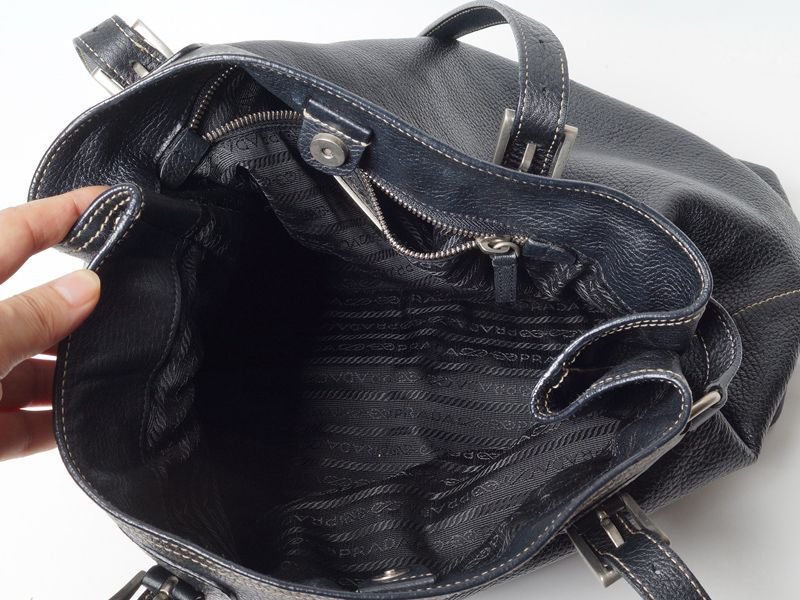 프라다 가죽 숄더백--4