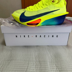 나이키 x 오프화이트 덩크 로우 유니버시티 레드 275 사이 즈입니다- 콜라보 제품이에요- 빨간색, 가죽 갑피- O