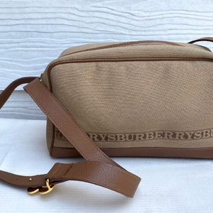 버버리 사각 크로스백 남녀공용