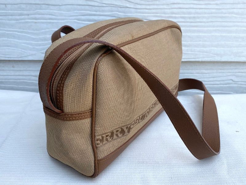 버버리 사각 크로스백 남녀공용--1