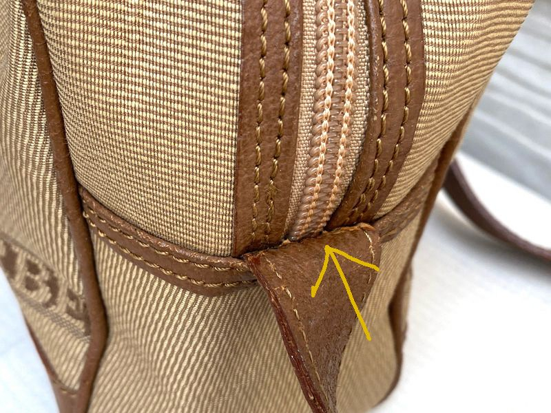 버버리 사각 크로스백 남녀공용--3