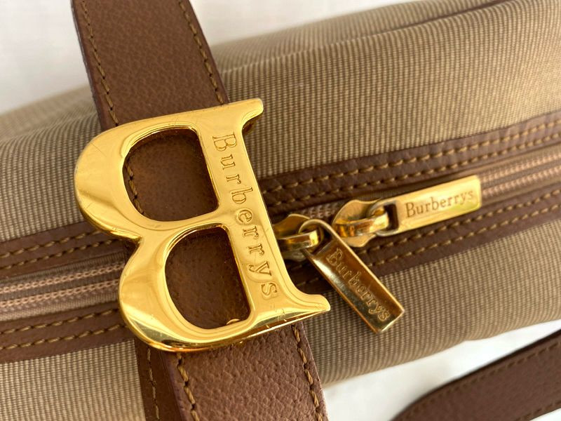 버버리 사각 크로스백 남녀공용--5