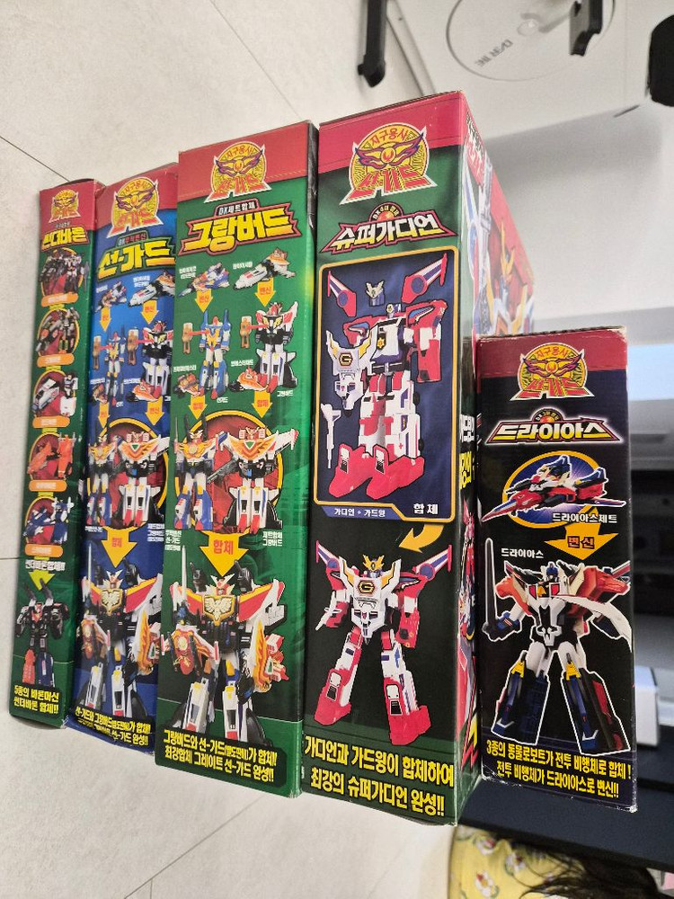 변신 로봇 완구 세트--1