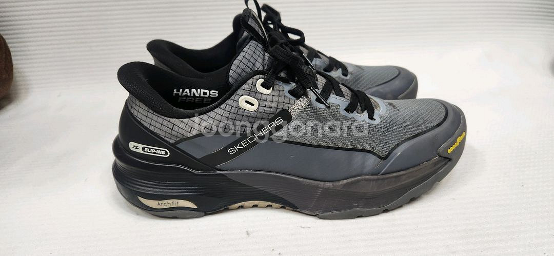 스케쳐스 고워크 아치핏 아웃도어 슬립인스 트레킹화 265사이즈--1