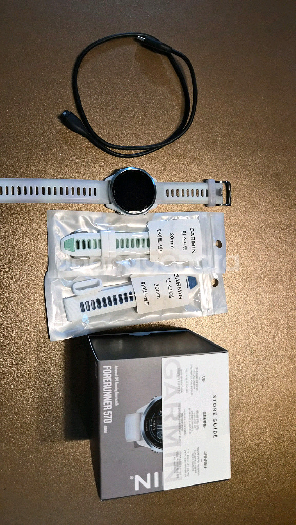 가민 포러너 570 화이트 GPS 스마트워치 42mm--2