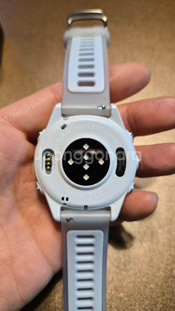 가민 포러너 570 화이트 GPS 스마트워치 42mm--6