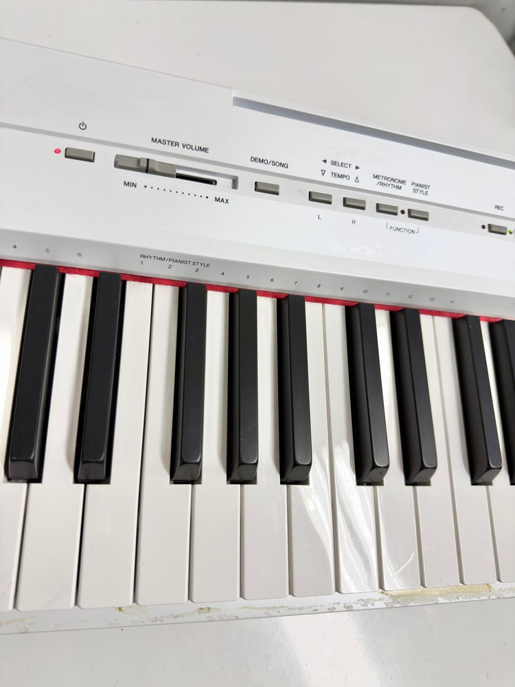 야마하 P-115WH 디지털 피아노 화이트 스탠드포함 이미지