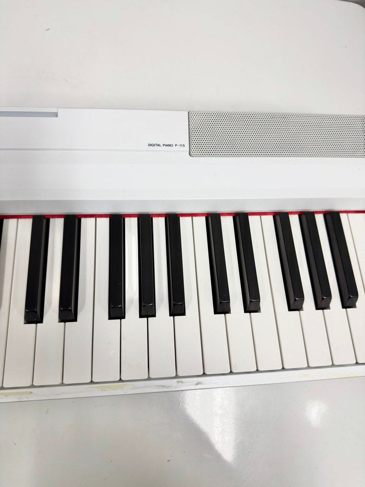 야마하 P-115WH 디지털 피아노 화이트 스탠드포함 이미지