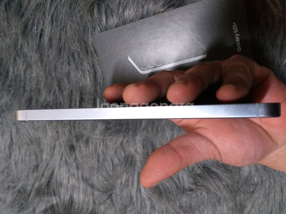 갤럭시 s25+ 256 엘지 유심기변 용 판매합니다--3