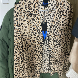 새상품 SJYP 호피 블라우스