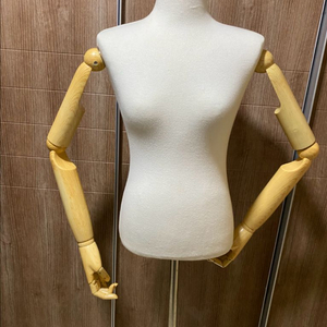 여성 상반신 마네킹