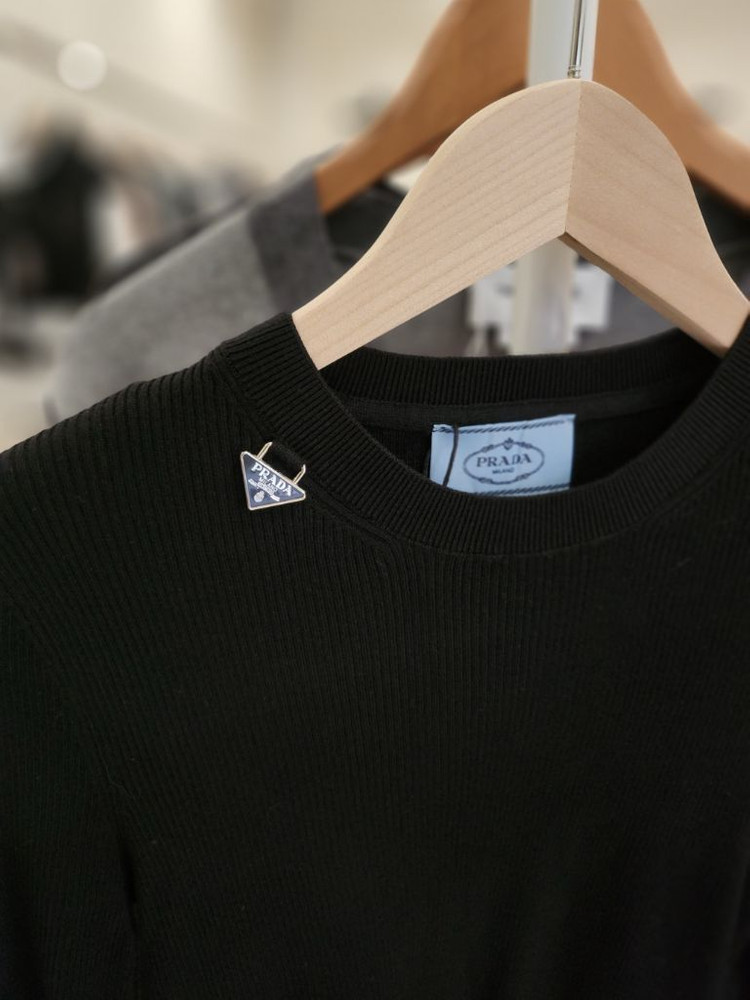 프라다 라운드넥 골지 니트--1