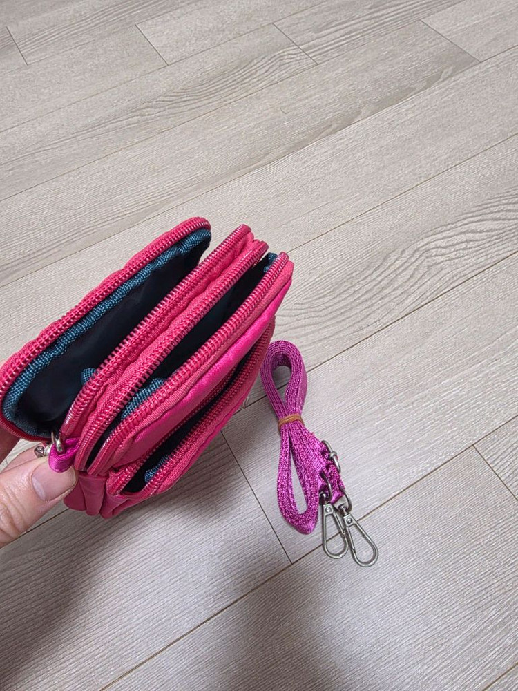 여성용 핸드폰 지갑 카드 파우치 이미지