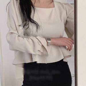 (무료배송) 스퀘어넥 프릴 퍼프 블라우스 아이베이지
