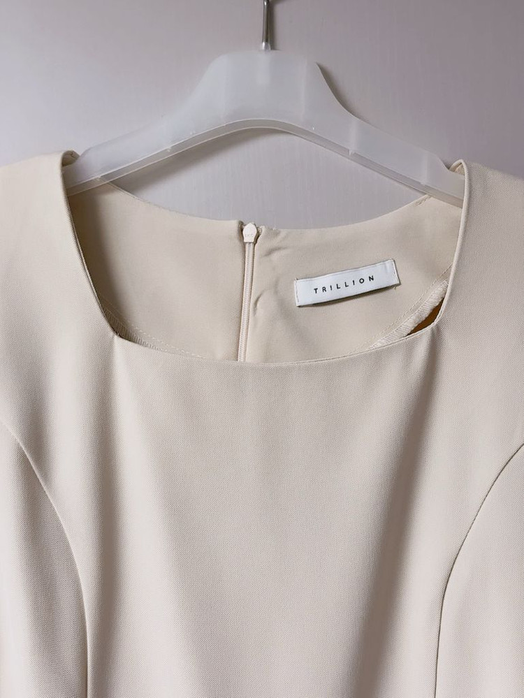 (무료배송) 스퀘어넥 프릴 퍼프 블라우스 아이베이지--1