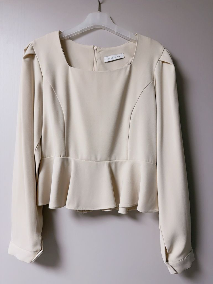 (무료배송) 스퀘어넥 프릴 퍼프 블라우스 아이베이지--2