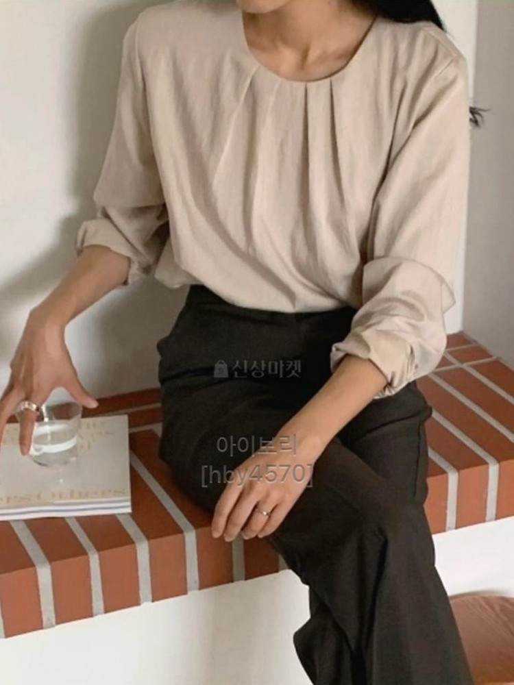 (무료배송) 플리츠 라운드넥 실키 블라우스 베이지 한번 착용--1