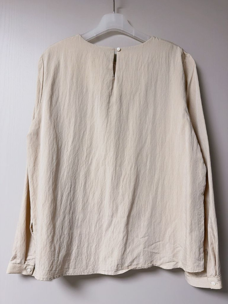 (무료배송) 플리츠 라운드넥 실키 블라우스 베이지 한번 착용--5