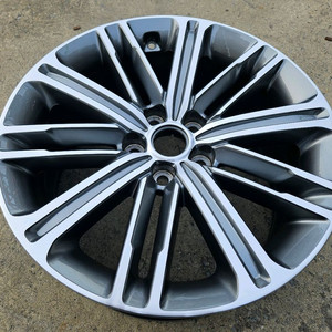 제네시스 DH,G80 18인치 순정휠 한짝 판매 이미지