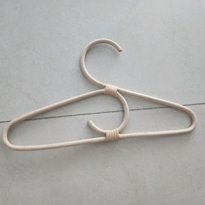 고급 나무 옷걸이 한개팔아요