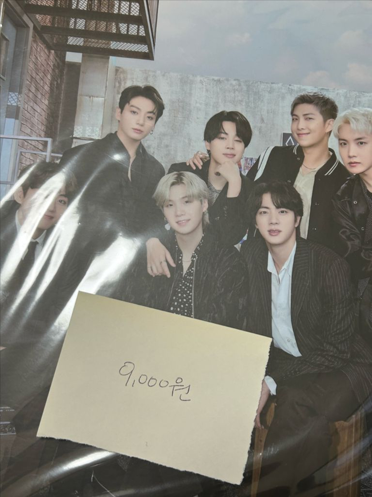 방탄소년단 BTS 공식 굿즈들 이미지