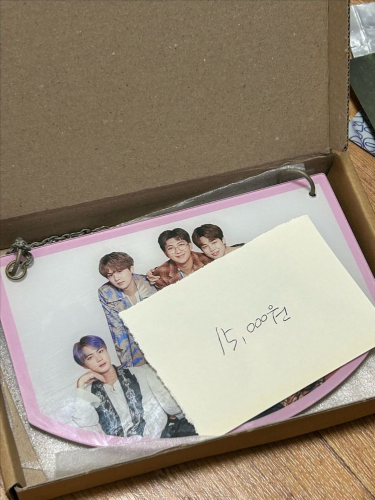 방탄소년단 BTS 공식 굿즈들 이미지