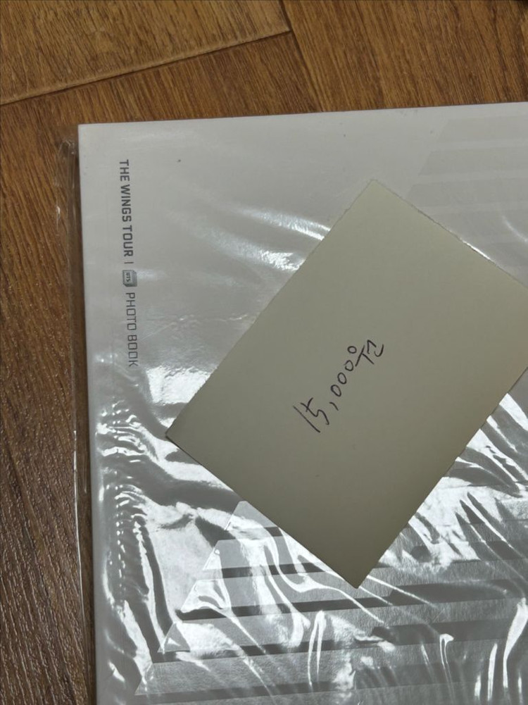 방탄소년단 BTS 공식 굿즈들 이미지