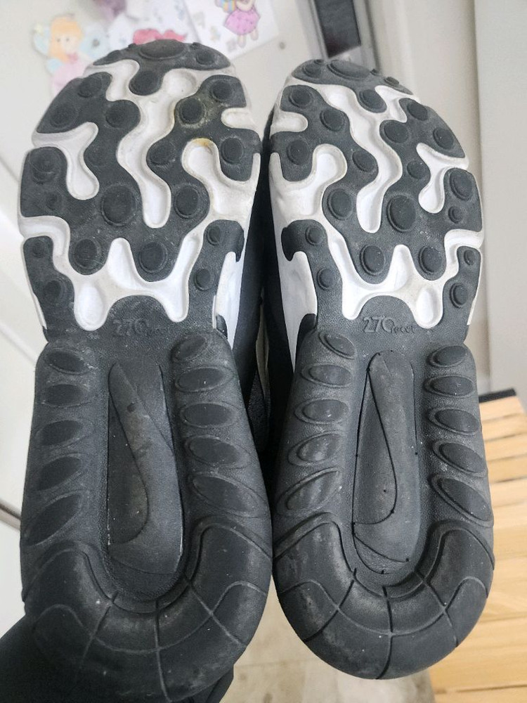 나이키 에어맥스 270 리액트 블랙/회색 /265--5