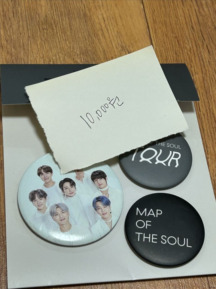 방탄소년단 BTS 공식 굿즈들(핀버튼, 데코스트랩) 이미지