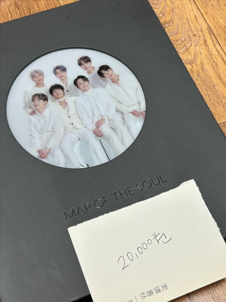 방탄소년단 BTS 공식 굿즈들(핀버튼, 데코스트랩) 이미지