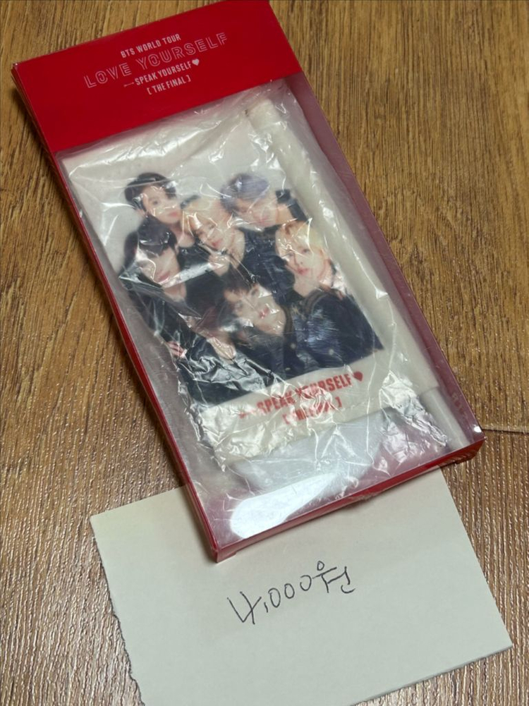 방탄소년단 BTS 공식 굿즈들(핀버튼, 데코스트랩) 이미지