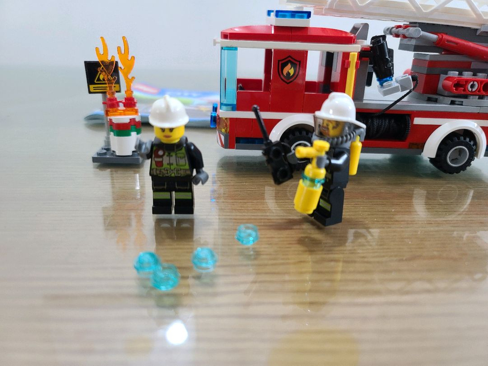 레고시티 60107 사다리 소방차 팔아요--1