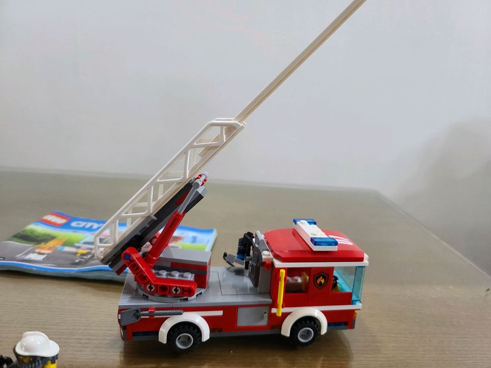 레고시티 60107 사다리 소방차 팔아요--3