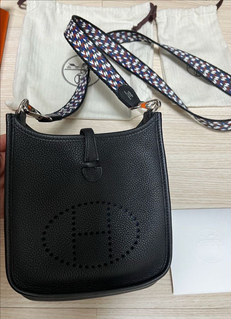 에르메스 미니 에블린 블랙 은장 (+멀티컬러 스트랩)--1