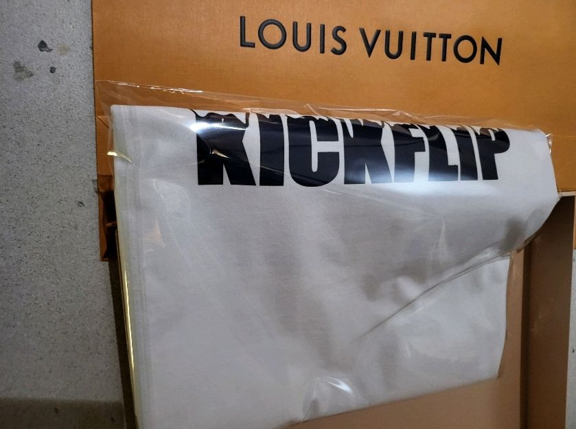 루이비통 킥플립 프린티드 티셔츠 이미지