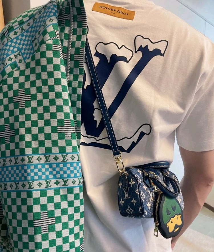 루이비통 킥플립 프린티드 티셔츠 이미지