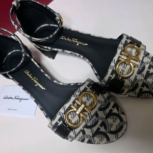 페라가모 코모 꼬모 간치니 샌들 6C 새상품