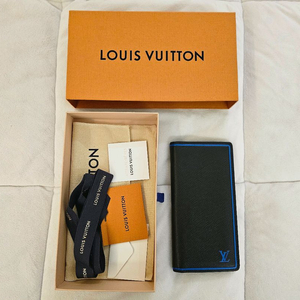 루이비통 블랙 타이가 시즌 한정판 장지갑