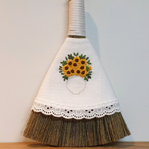 액운은 쓸어내고, 복은 쓸어 담는 미니 복 빗자루(달항아리/해바라니)