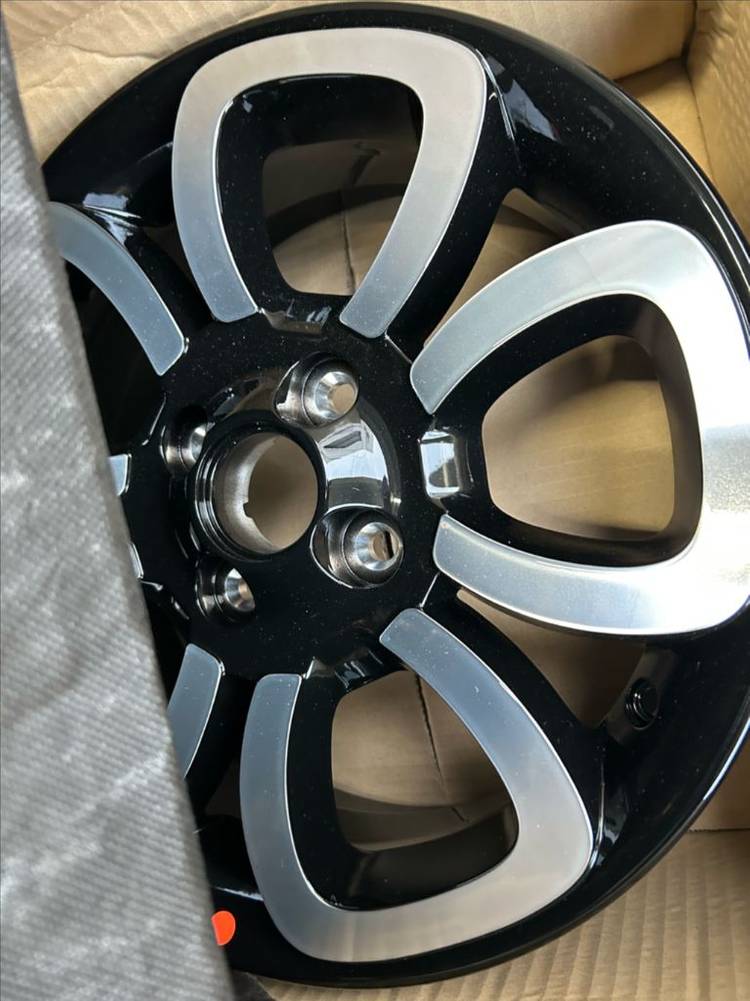 모닝 15인치 새상품휠 1개판매 이미지