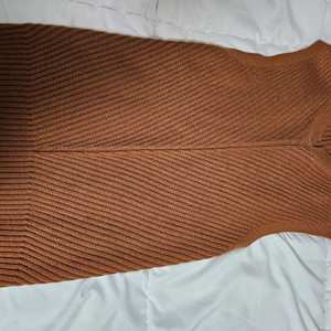 어반 아웃피터스 니트 탑