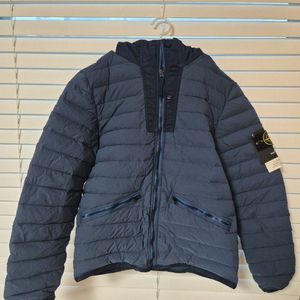 새상품)스톤아일랜드 룸 우븐 다운 챔버스 남성 후드 경량 패딩(네이비M)