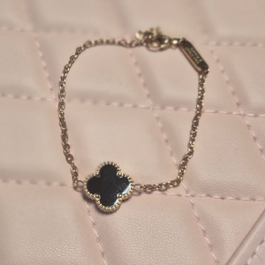 크로버스타일 블랙 네잎클로버팔찌 로골 (새상품)