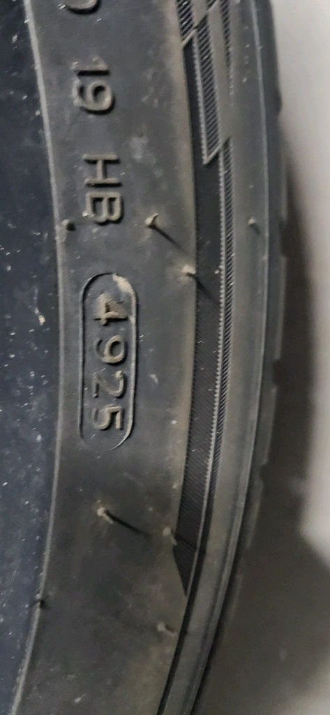 225/45R19 XL 타이어 이미지