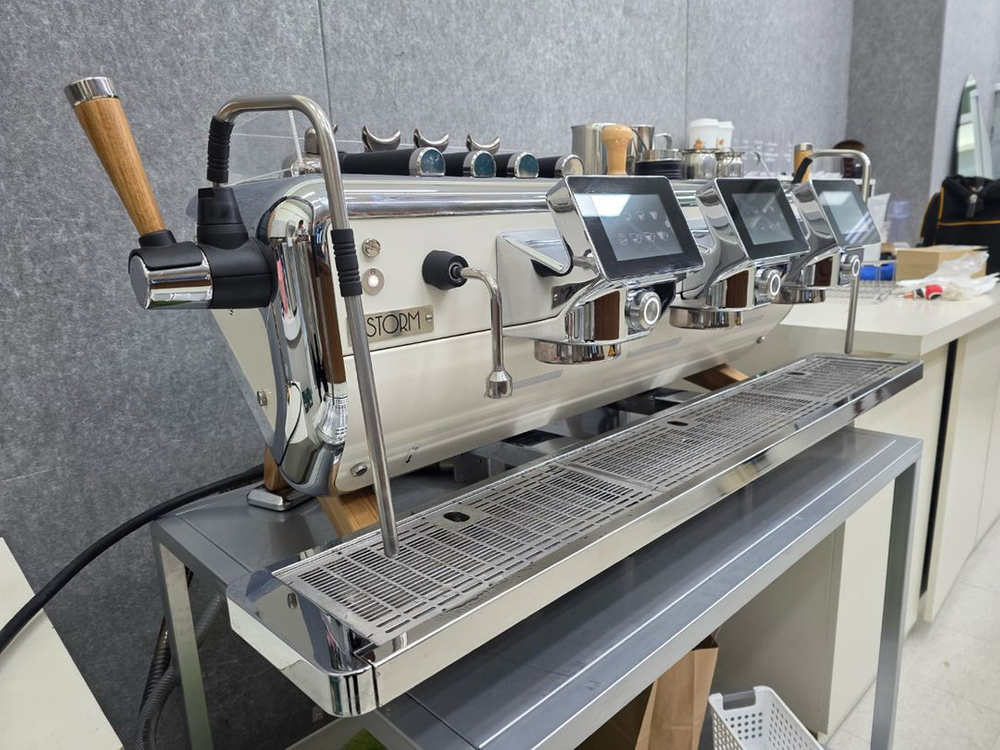아스토니아 스톰 3그룹 커피머신--1