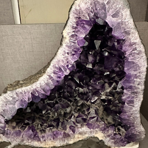 자수정 지오드 클러스터