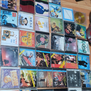 90년대에서 2000년대 초반에 유행했던 인기 팝송, 가요 입니다 그리고 유명 아티스트들의 앨범이 골고루 섞여 있습