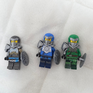 레고 닌자고 로이드, 니야, 제이 미니 피규어입니다.